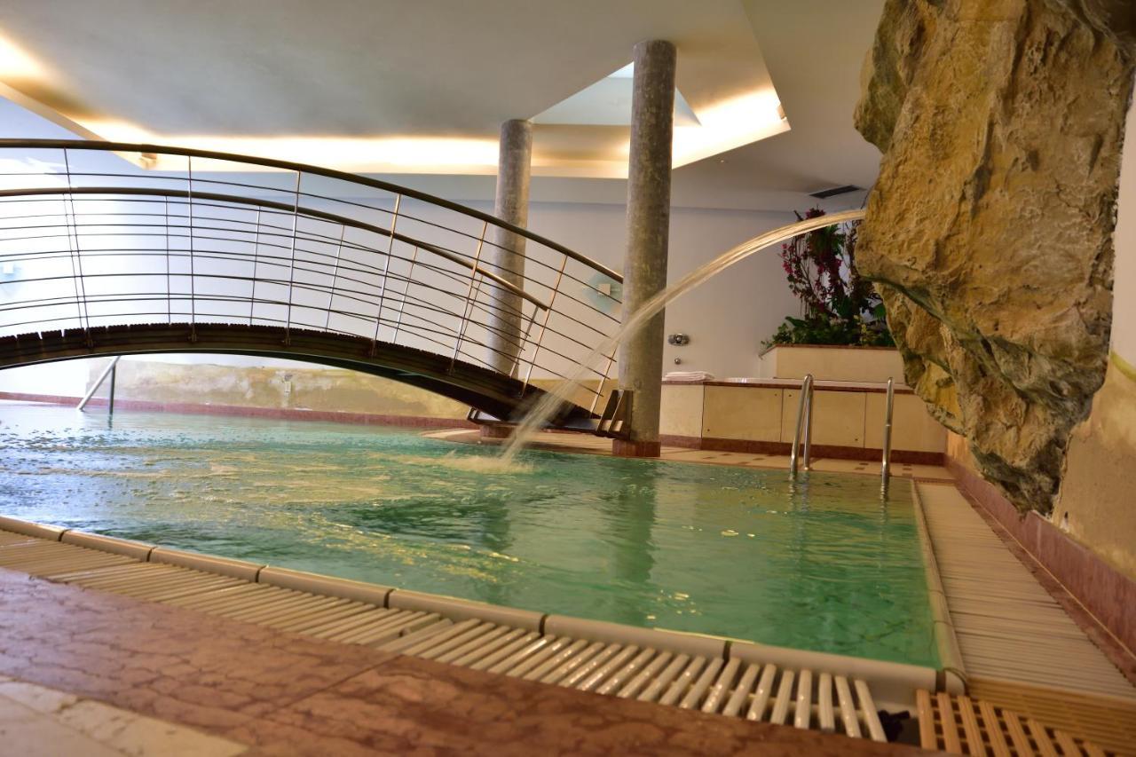 Hotel Krone ブルーニコ エクステリア 写真