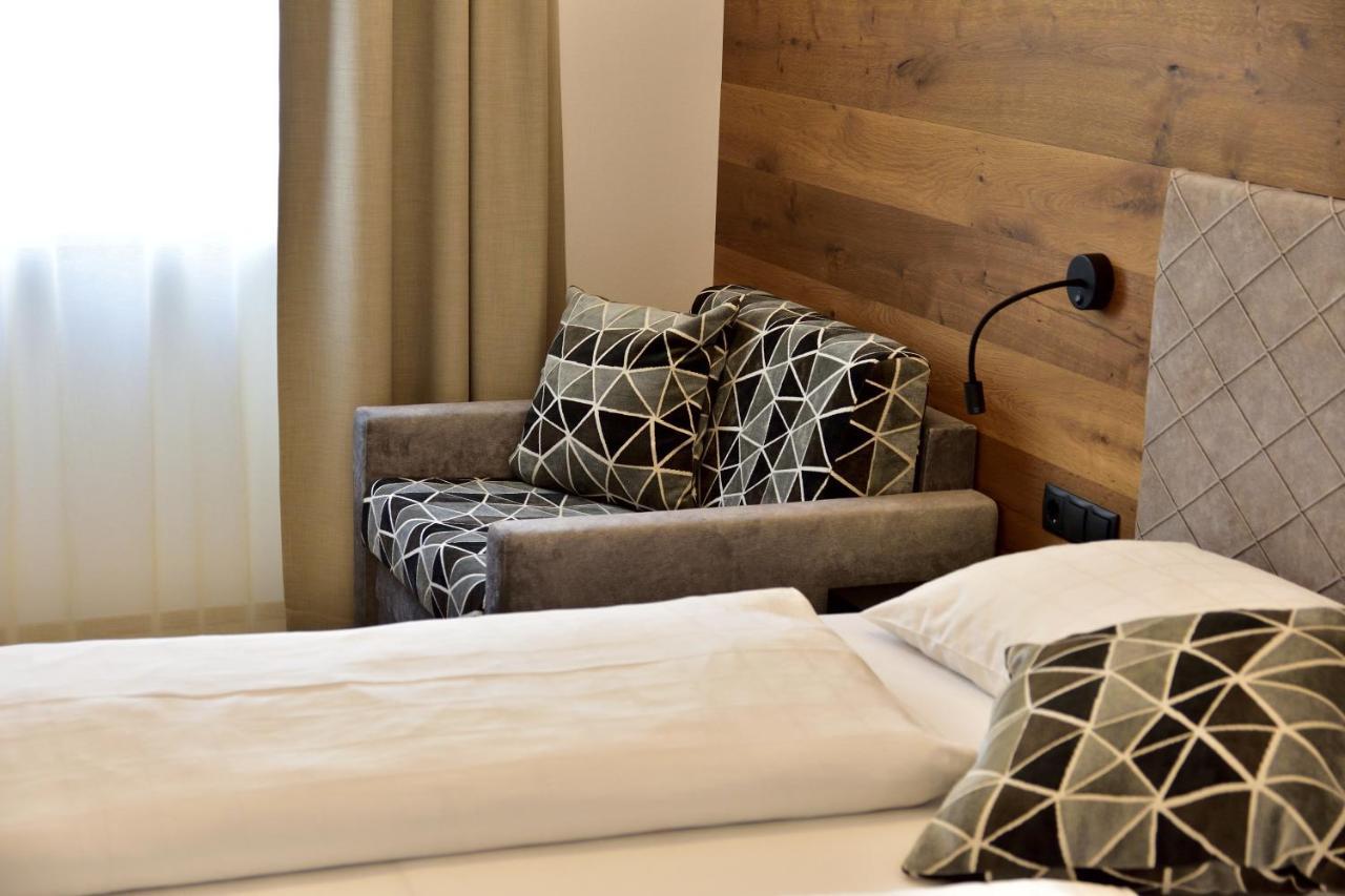 Hotel Krone ブルーニコ エクステリア 写真