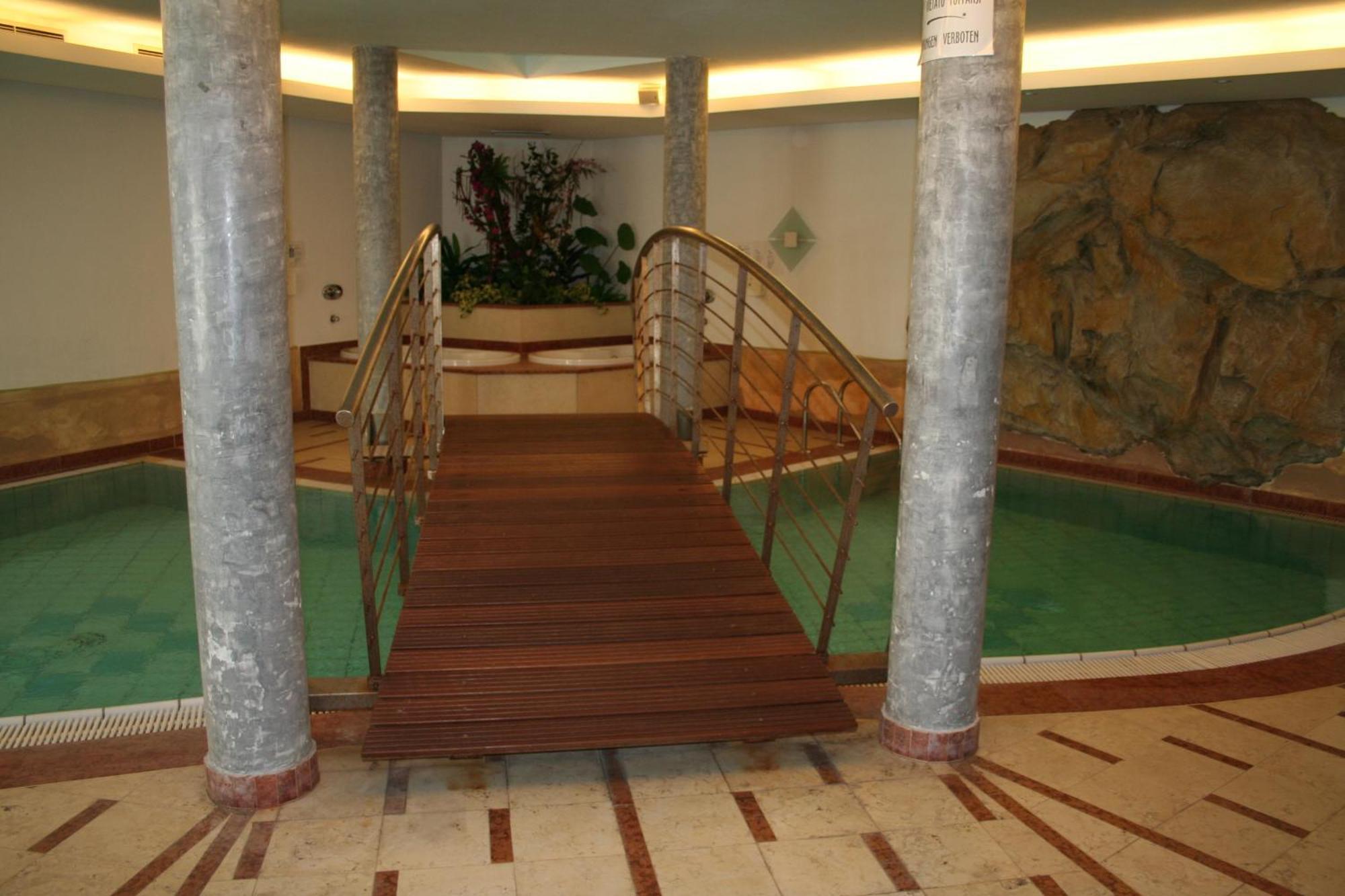 Hotel Krone ブルーニコ エクステリア 写真